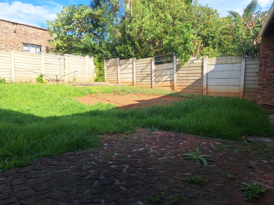 To Let 4 Bedroom Property for Rent in Strelitzia Park Eastern Cape